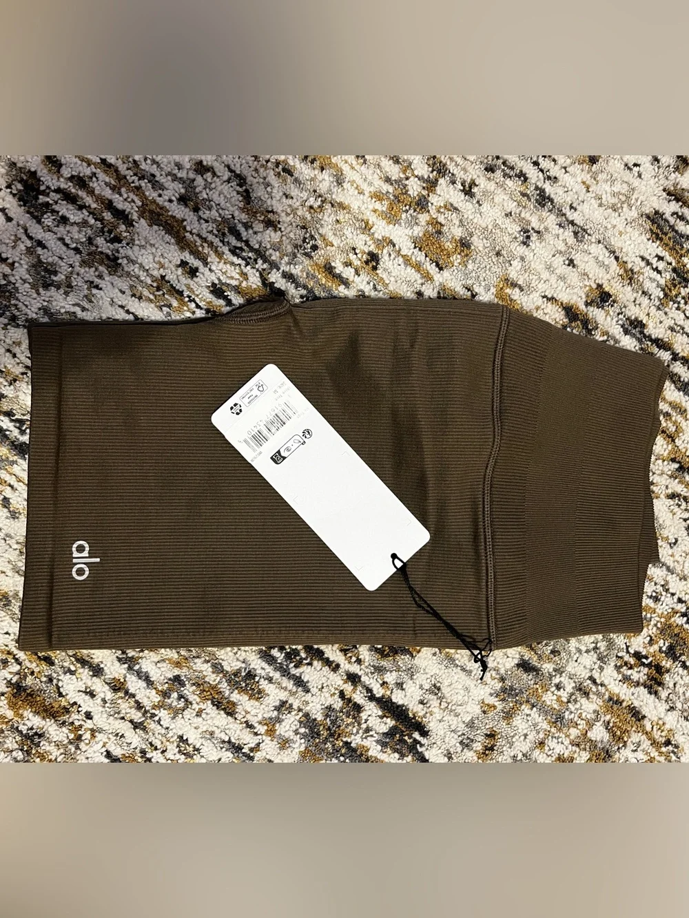 (NWT) ALO 5" seamless ribbed favorite short in olive tree color - Picture 10 of 11
